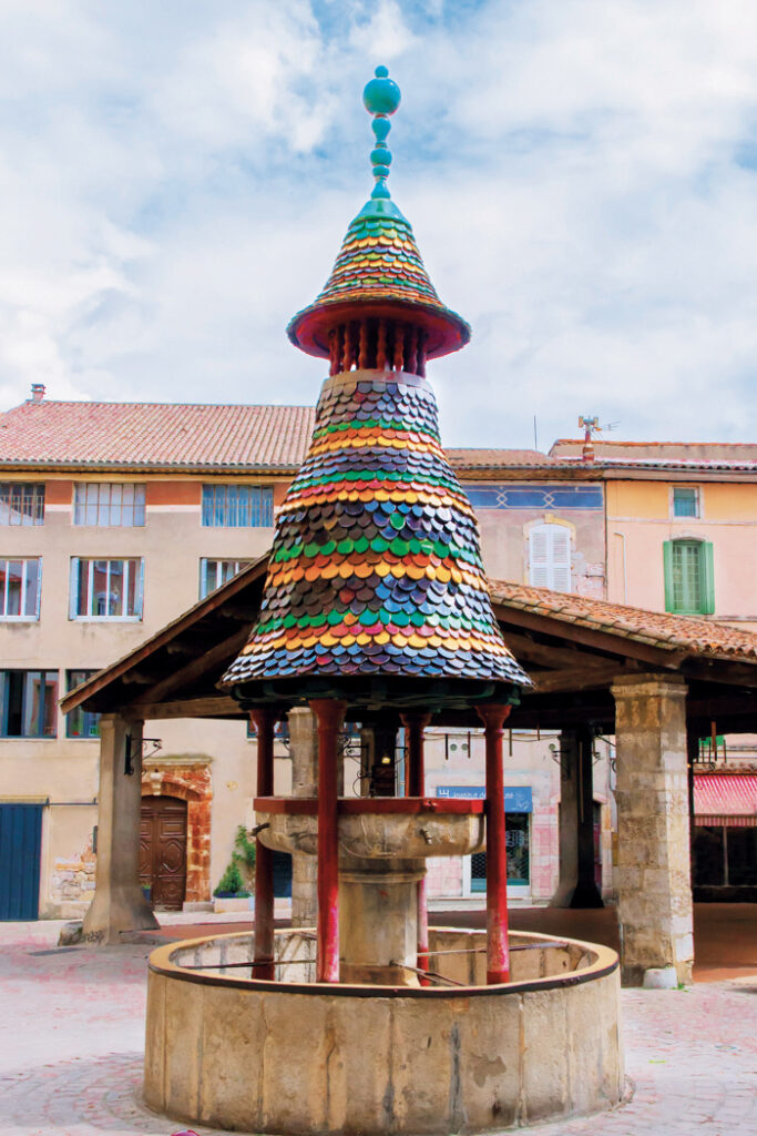 fontaine pagode de la Place Couverte