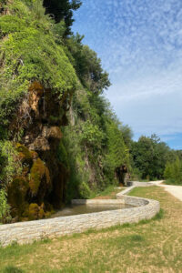 Source pétrifiée de la voie verte