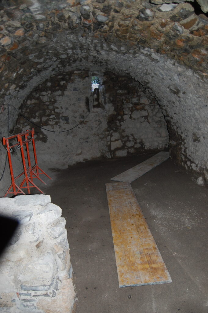 Travaux château Tornac - Chronique n°2 - Photo n°9 - Préparation du sol des cave